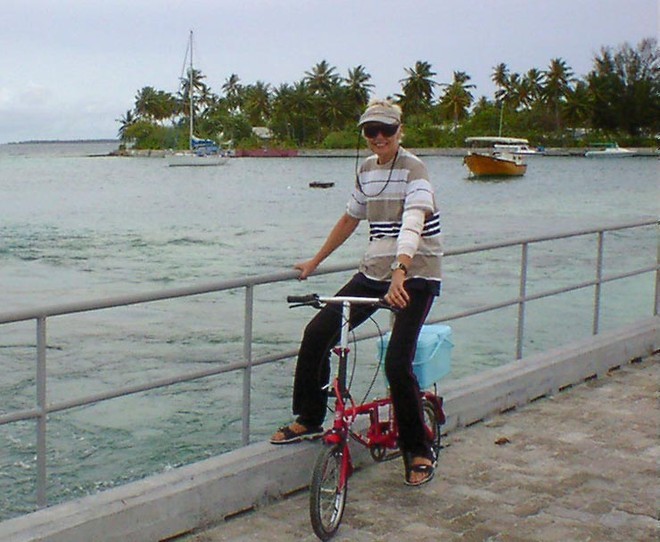 Biking on Addu Atoll © SW